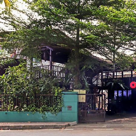 Oyo 1093 Ali'S Motel Teluk Bahang Exterior photo