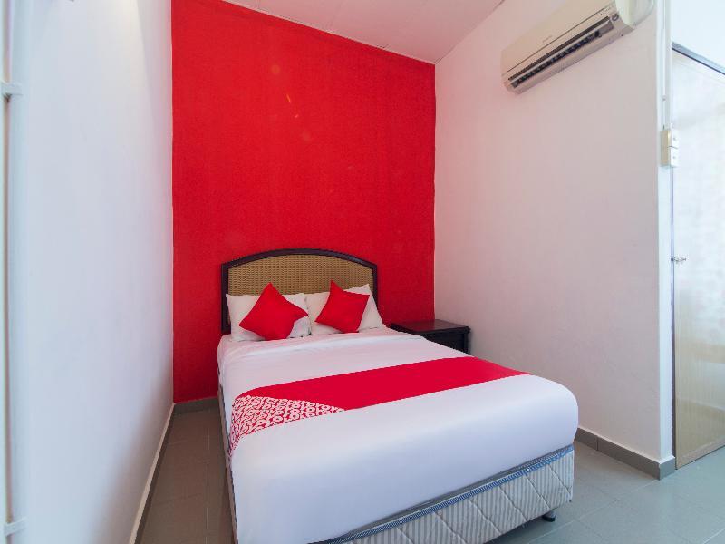 Oyo 1093 Ali'S Motel Teluk Bahang Exterior photo